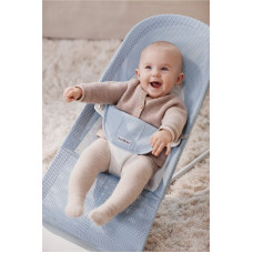 Hamaca Balance Soft Tejido Mesh Azul Cielo/Blanco de Babybjörn